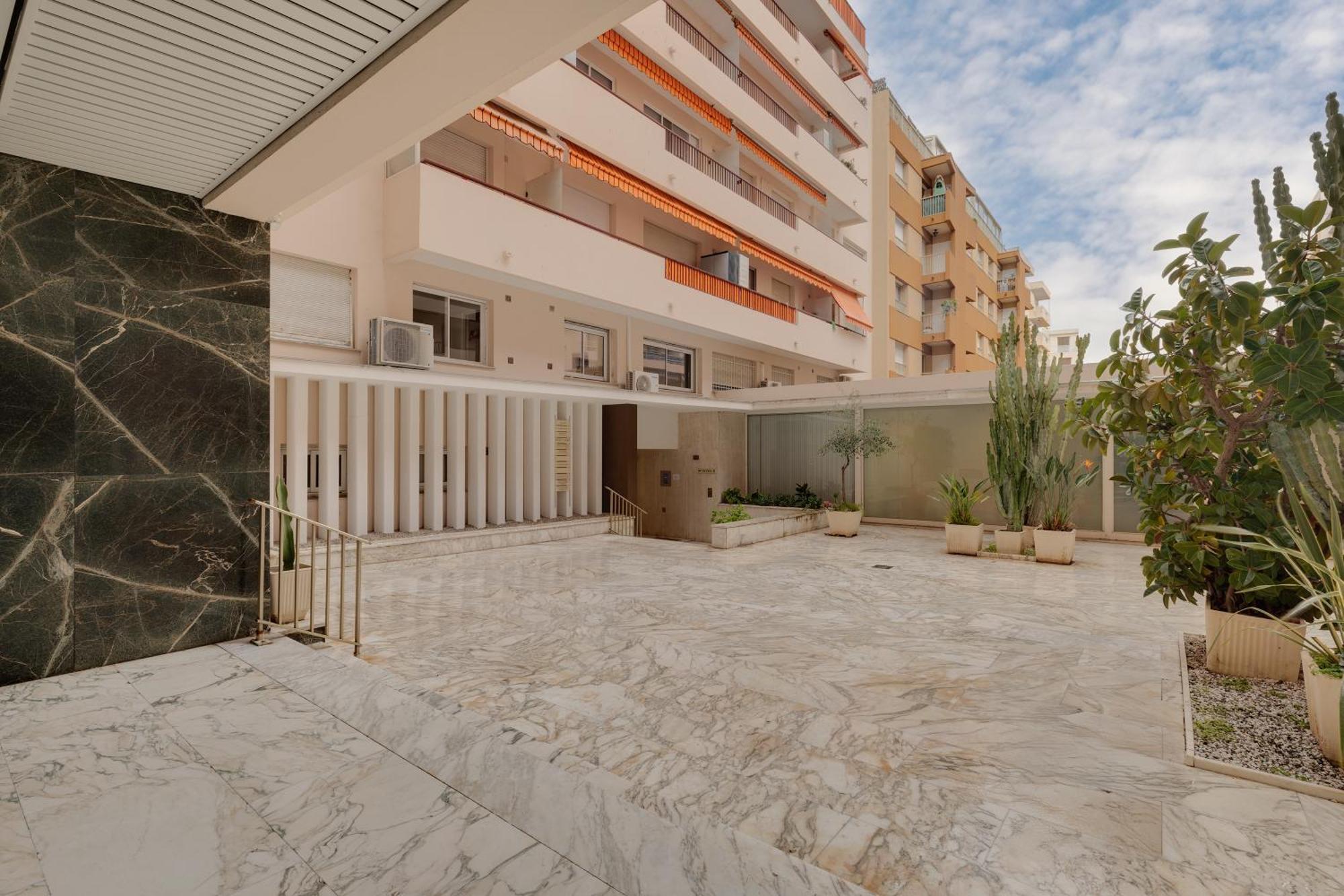 Newly Renovated Charming Downtown Apartment Antibes Bagian luar foto