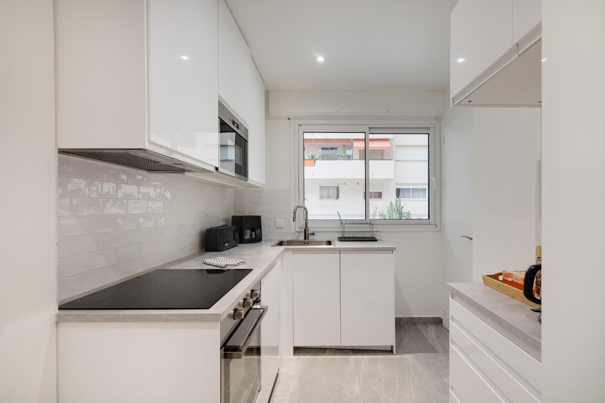 Newly Renovated Charming Downtown Apartment Antibes Bagian luar foto